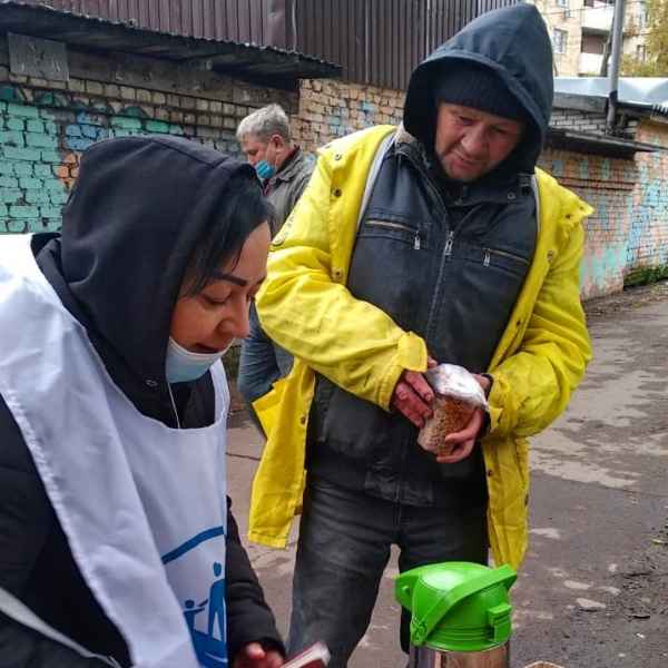 кормление бездомных людей